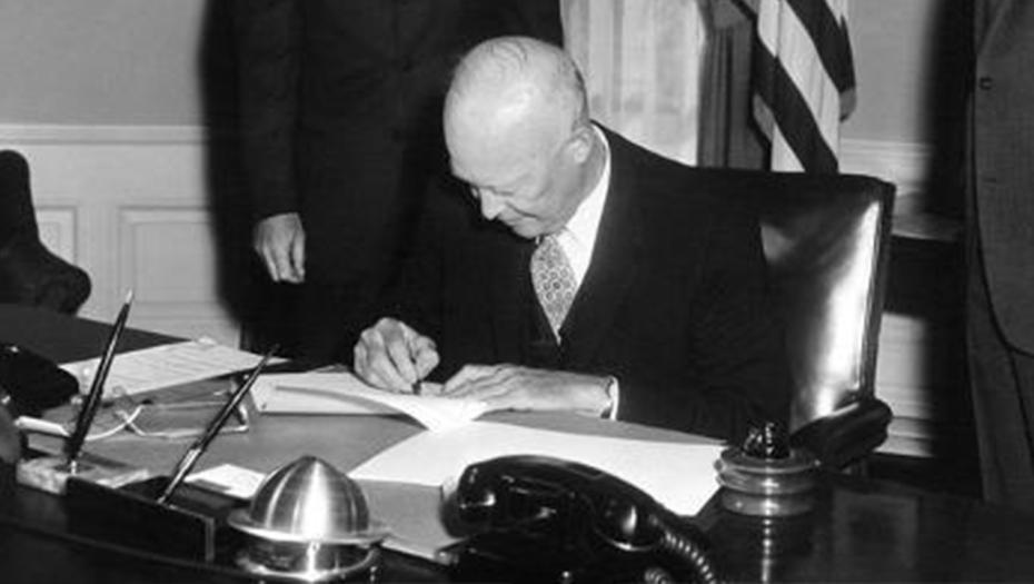 Ike Signing